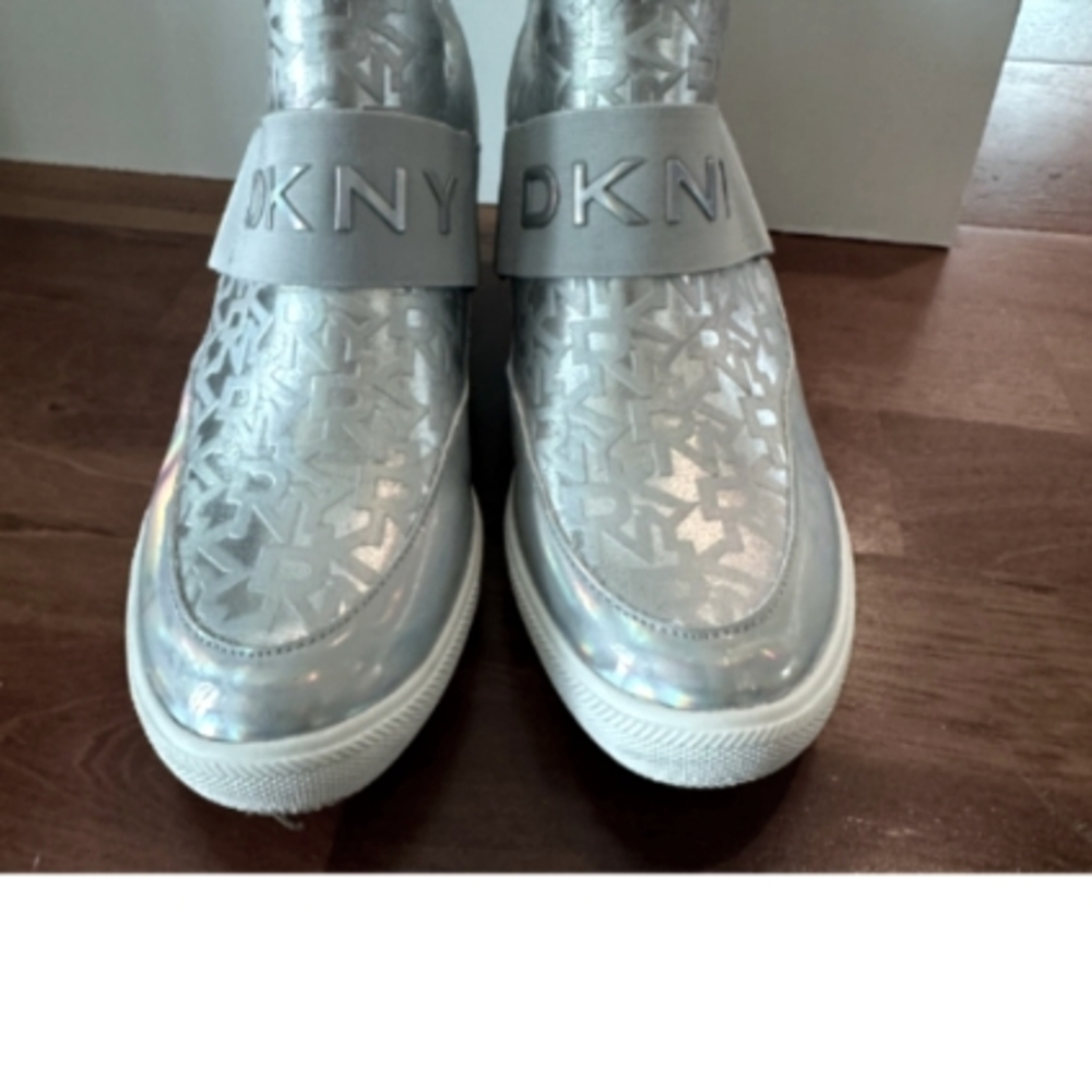 DKNY WEDGE SILVER AND WHITE SNEAKERS. NWOT